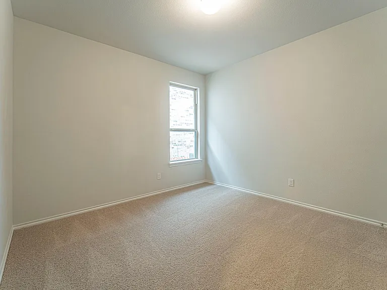 3305 Shortgrass Ln — Photo 16