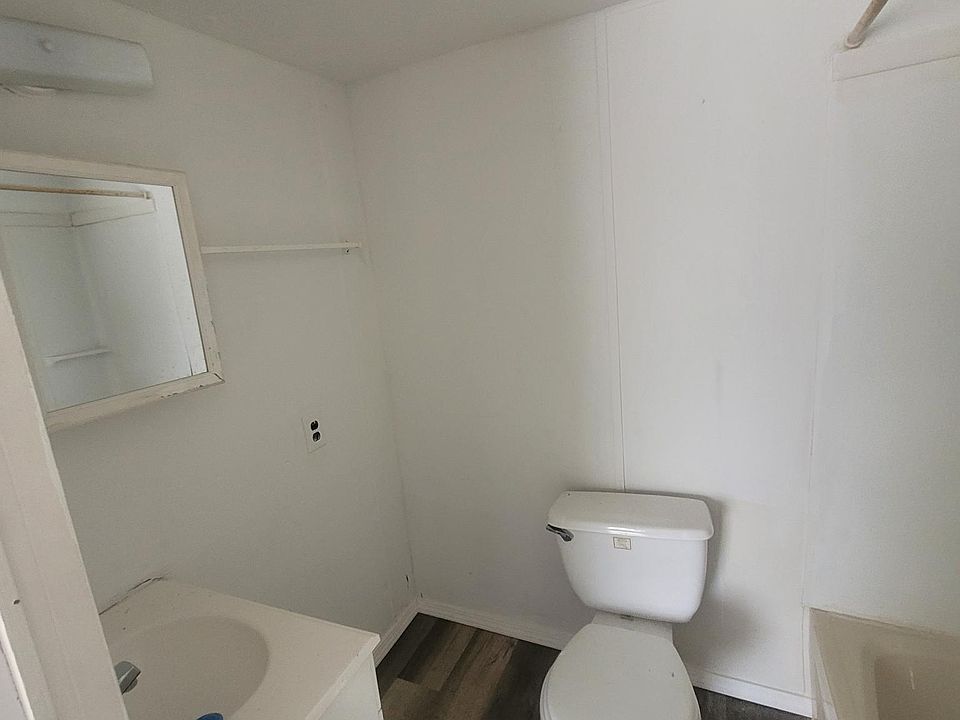 2nd image of 100 Crossett Ln #31
