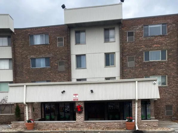 841 N York St APT 201, Elmhurst, IL 60126
