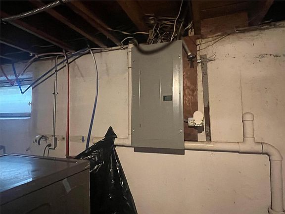 2nd image of 9414 Minerva Ave