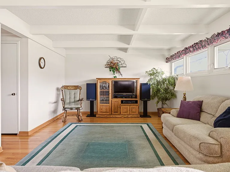 155 E Madison St — Photo 9
