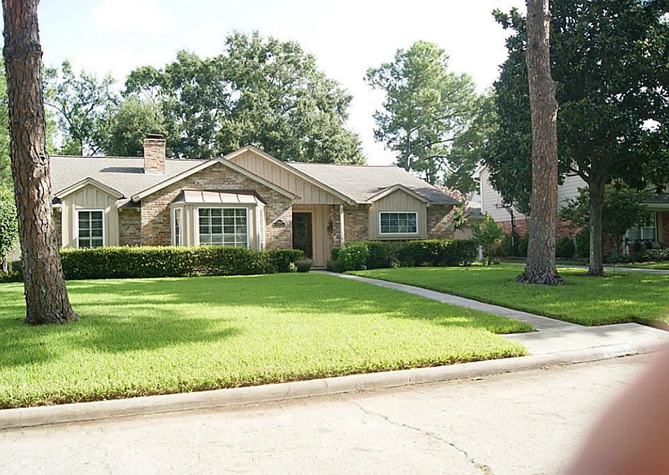 1st image of 13926 Queensbury Ln