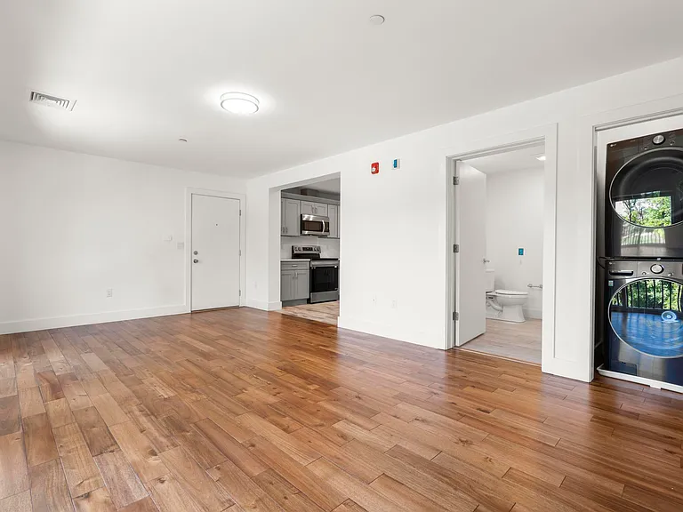 245 E Main St #1 — Photo 30