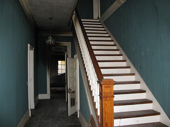 4th image of 301 N 2nd St