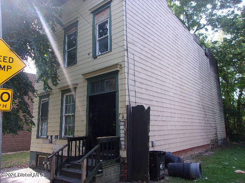 4th image of 292 1ST Street
