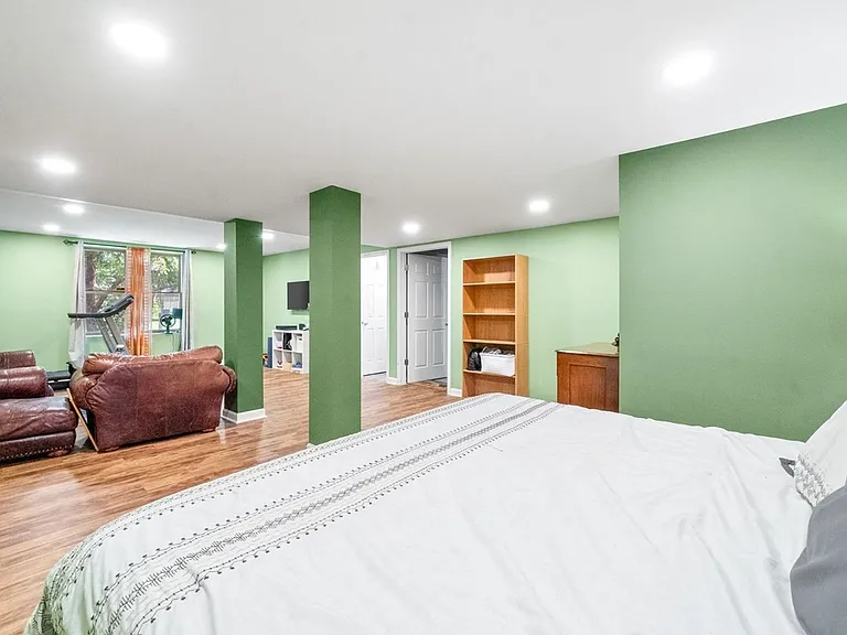 2200 Fairfax Dr — Photo 27