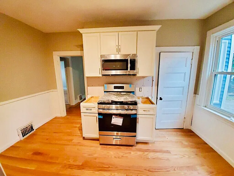12 E George St #2 — Photo 6