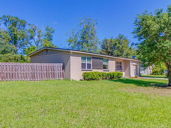 4th image of 5620 Moret Dr E