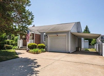 3rd image of 42 Cedar Dr