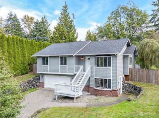 935 Holly Dr, Fircrest, WA 98466