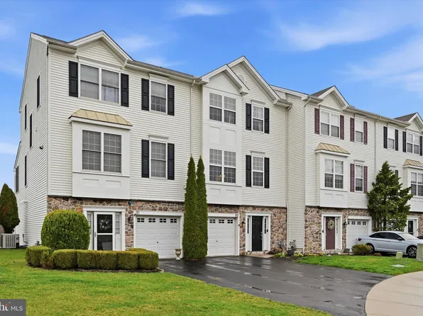 89 Narragansett Ln, Coatesville, PA 19320