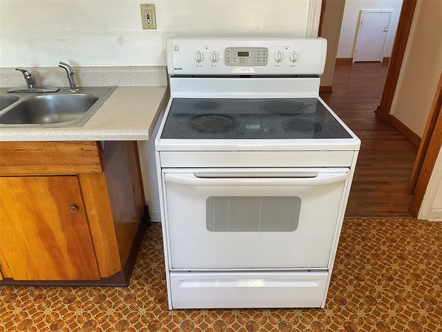 2 bed, 1.0 bath, 725 sqft, $800 — Photo 4