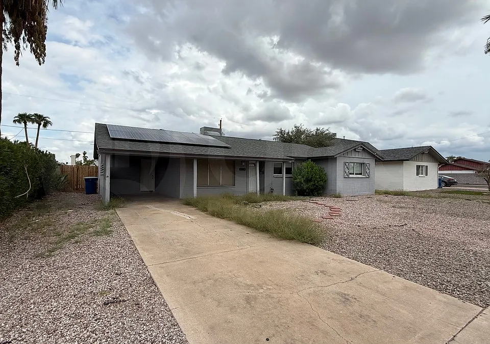 140 E Riviera Dr