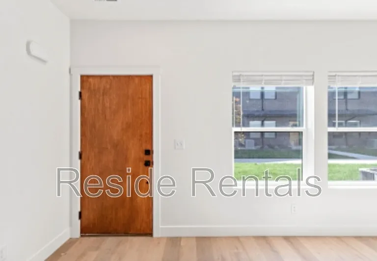 35 N Gateway Dr #2 — Photo 3