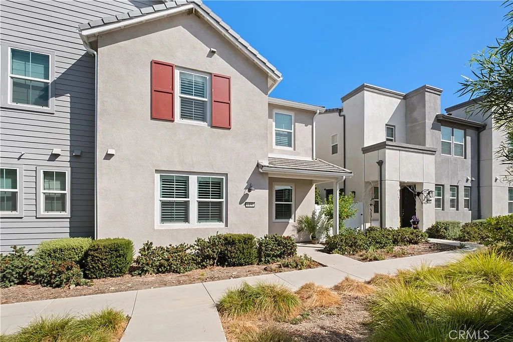 3 bed, 2.5 bath, 1889 sqft, $5,500 — Photo 2