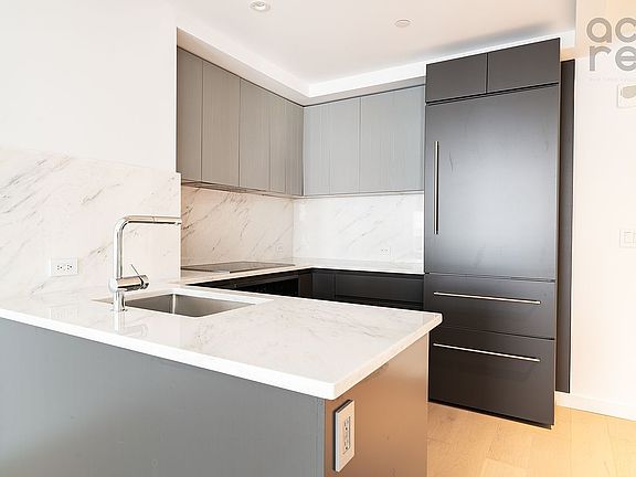 3rd image of 300 W 30th St APT 7D
