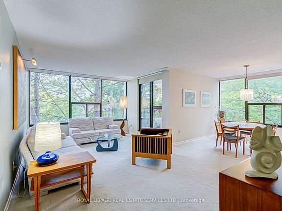 3rd image of 80 Quebec Ave #202