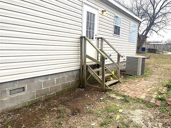 3rd image of 805 N 9th St