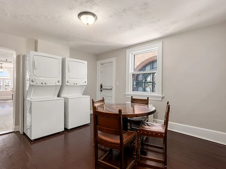 360 Farmington Ave #11 — Photo 6