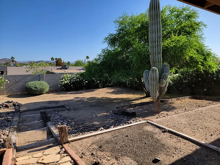 1902 E Tierra Buena Ln — Photo 3