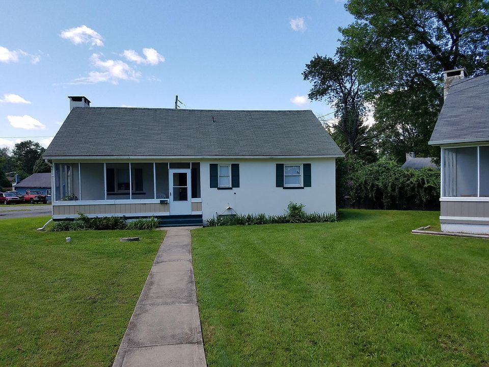 2nd image of 8 Dervend Cir