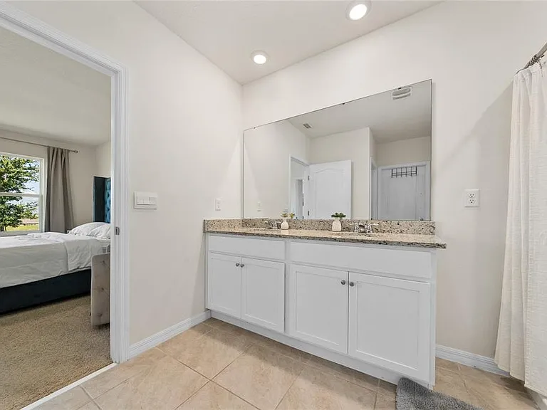 687 Griffon Ave — Photo 15