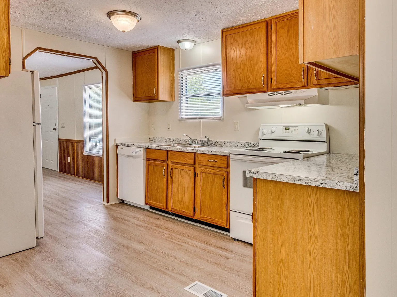 3 bed, 1200 sqft, $1,250 — Photo 3