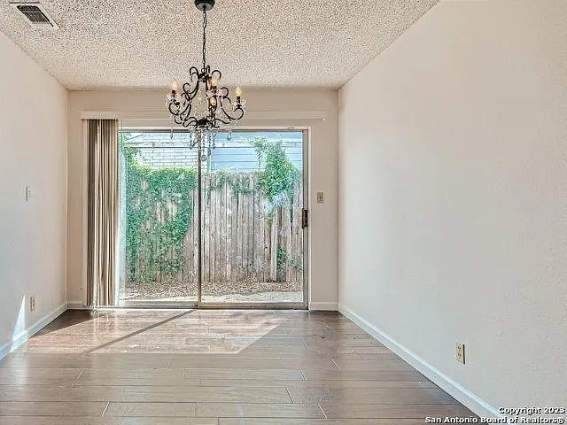 3 bed, 1367 sqft, $1,700 — Photo 2