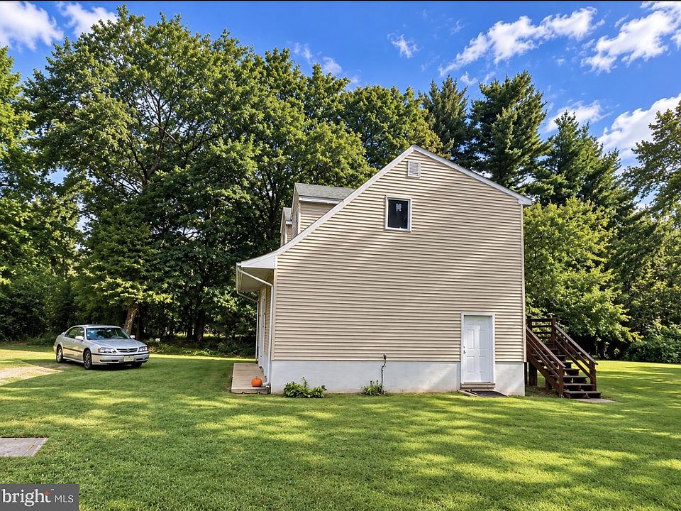 2nd image of 584 Clayton Rd