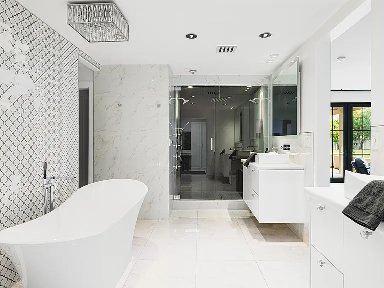 10011 E Windrose Dr — Photo 10