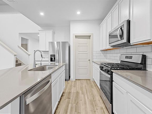 3rd image of 1006 Cotswold Ct