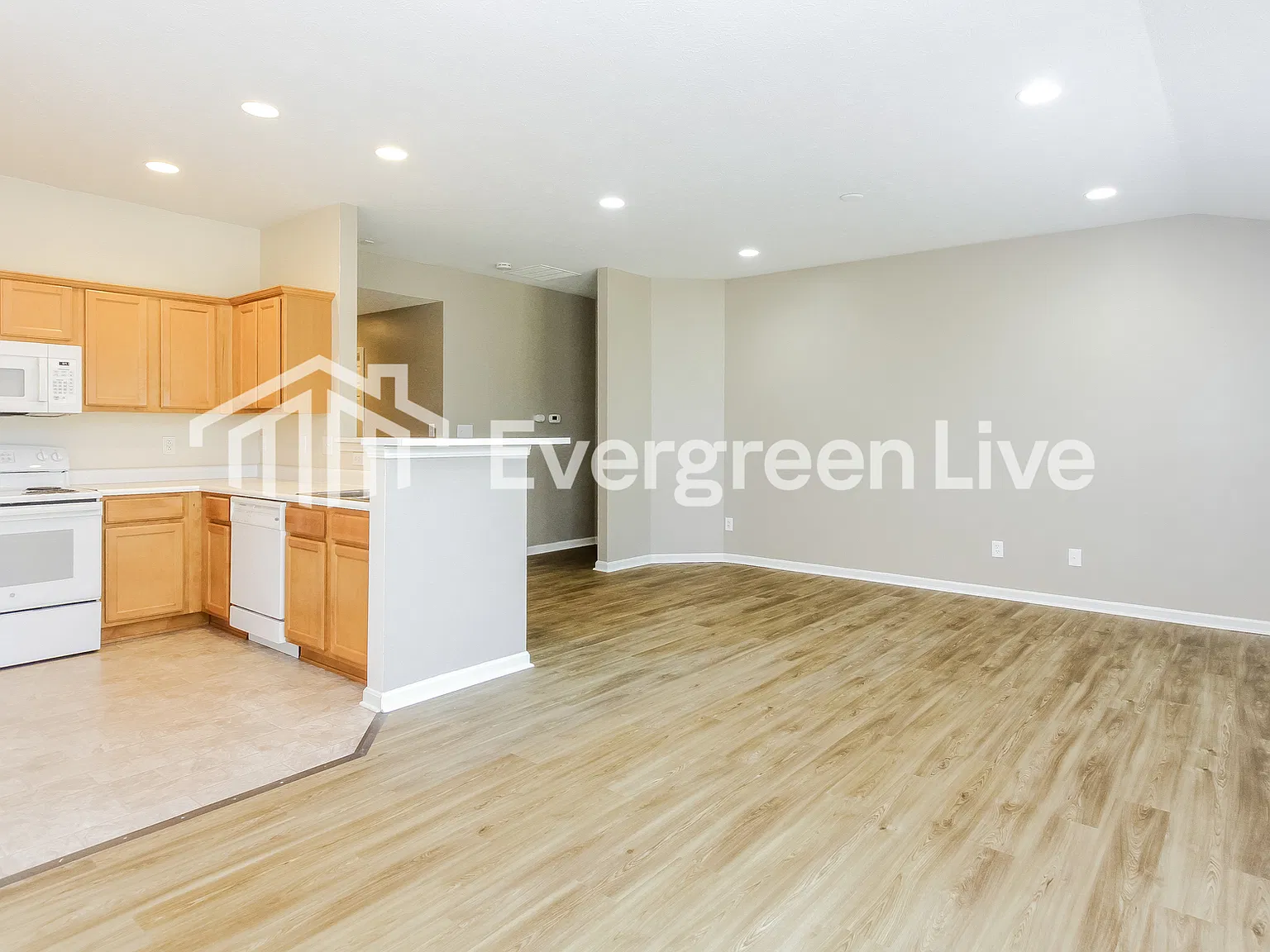 3 bed, 2.0 bath, 1315 sqft, $1,645 — Photo 4