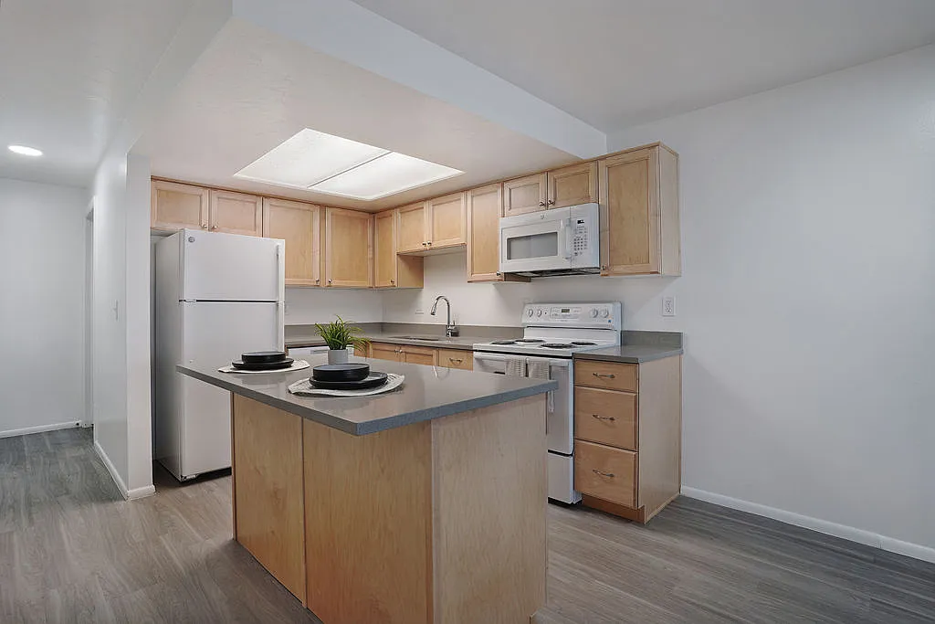 Valley Park Apartments — Photo 2
