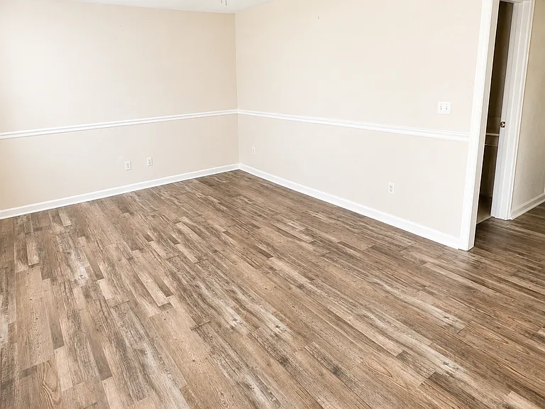 304 Flagstone Dr — Photo 4