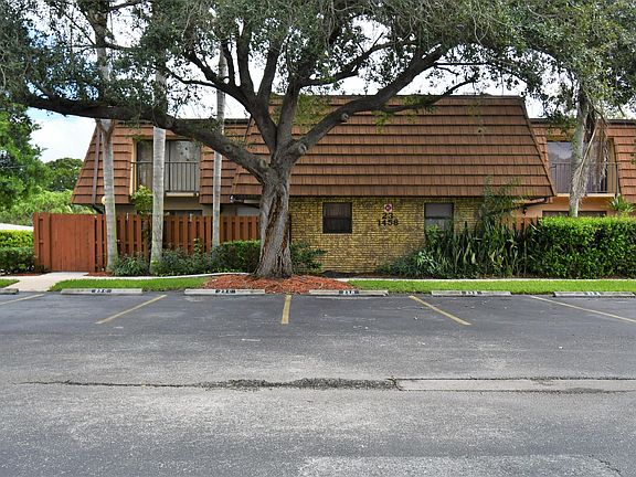 2nd image of 1458 N Lawnwood Cir APT 23