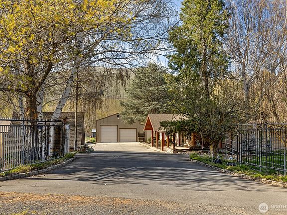 3rd image of 1260 Burbank Creek Road