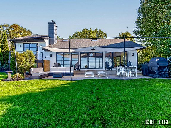 2nd image of 4363 Lakes Edge Dr