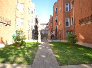 1638 W Greenleaf Ave #46, Chicago, IL 60626