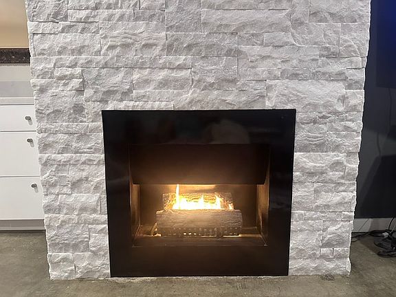 Gas fireplace