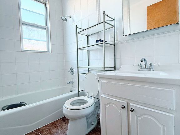 5th image of 3252 45th St #2B
