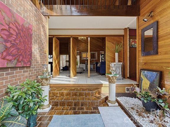 3rd image of 119 Azalea Cir