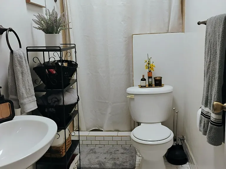 22 W Main St #STUDIO — Photo 19