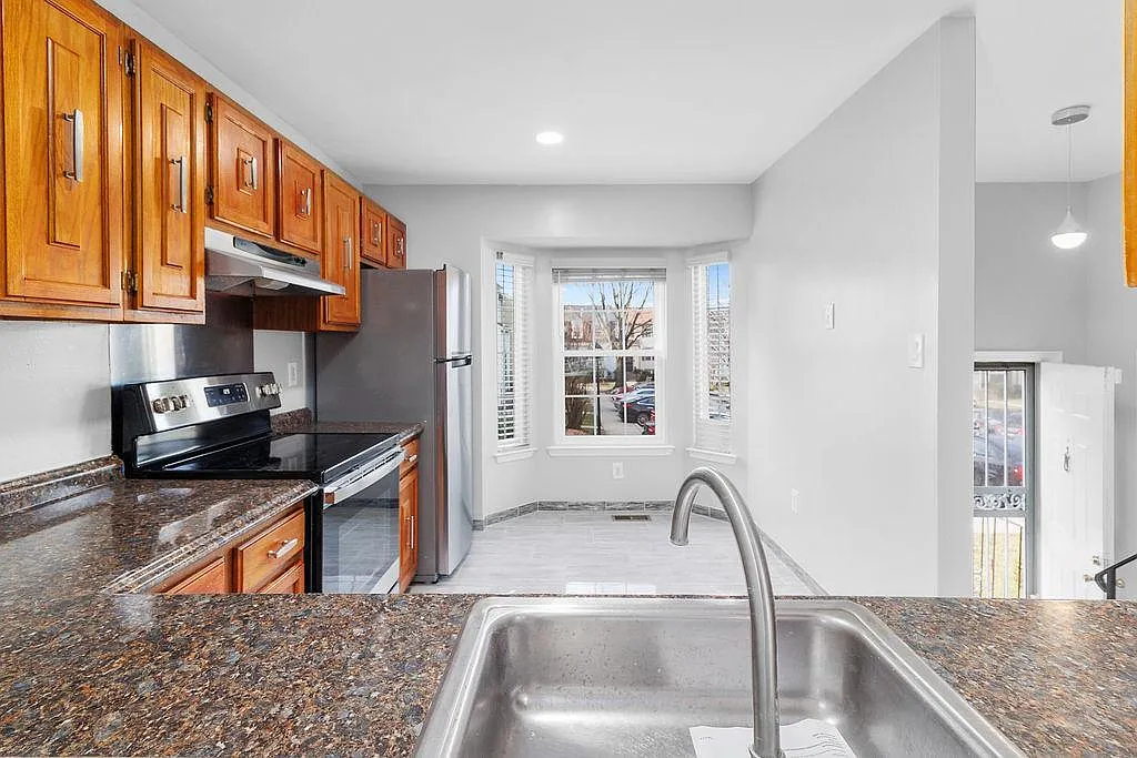 3 bed, 3.5 bath, 1560 sqft, $2,950 — Photo 4
