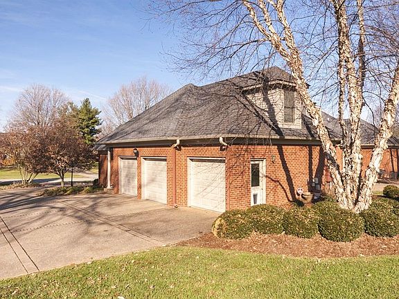 4th image of 104 Stonehedge St