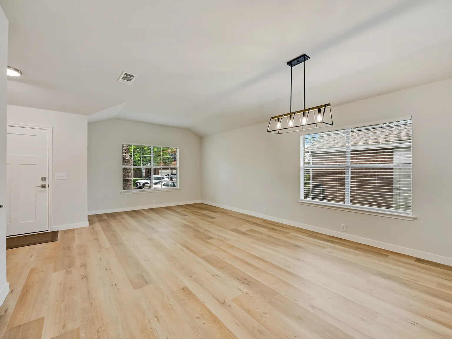3 bed, 1870 sqft, $2,500 — Photo 3