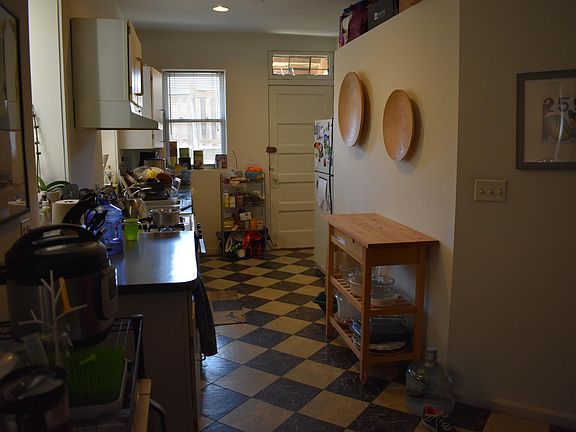 Spacious Kitchen with dishwasher