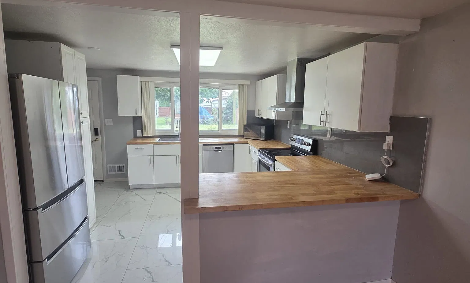 3 bed, 1009 sqft, $2,450 — Photo 3