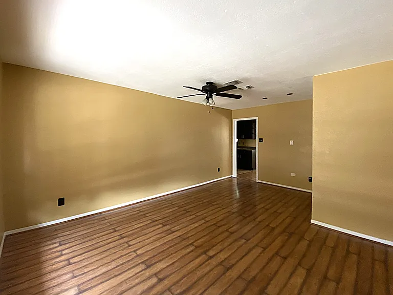 1613 Miranda Ave — Photo 13
