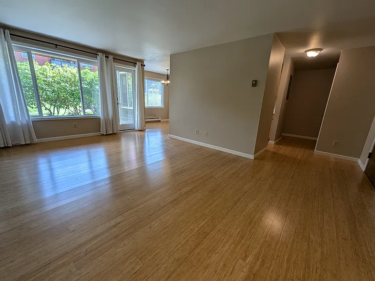5818 NE 70th St — Photo 3