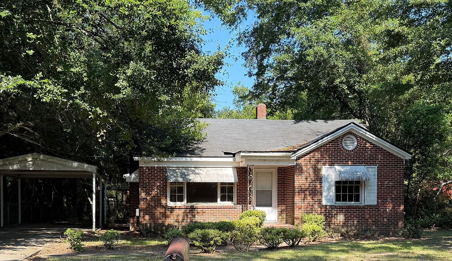 Nice Brick Home With Fenced Yard — Photo 1